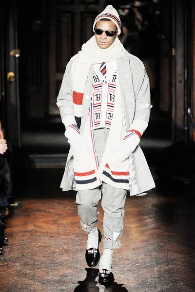 Look 16